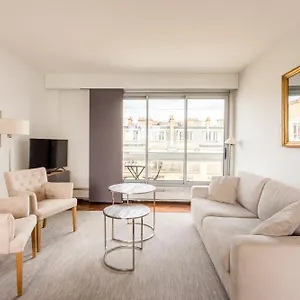 Eiffel Tower & Champs-elysees - 2br With Balcony - Cityapartmentstay Paris